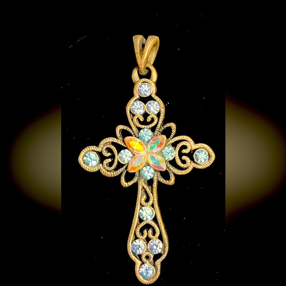 New Lia Sophia gorgeous cross necklace in box - Picture 2 of 3